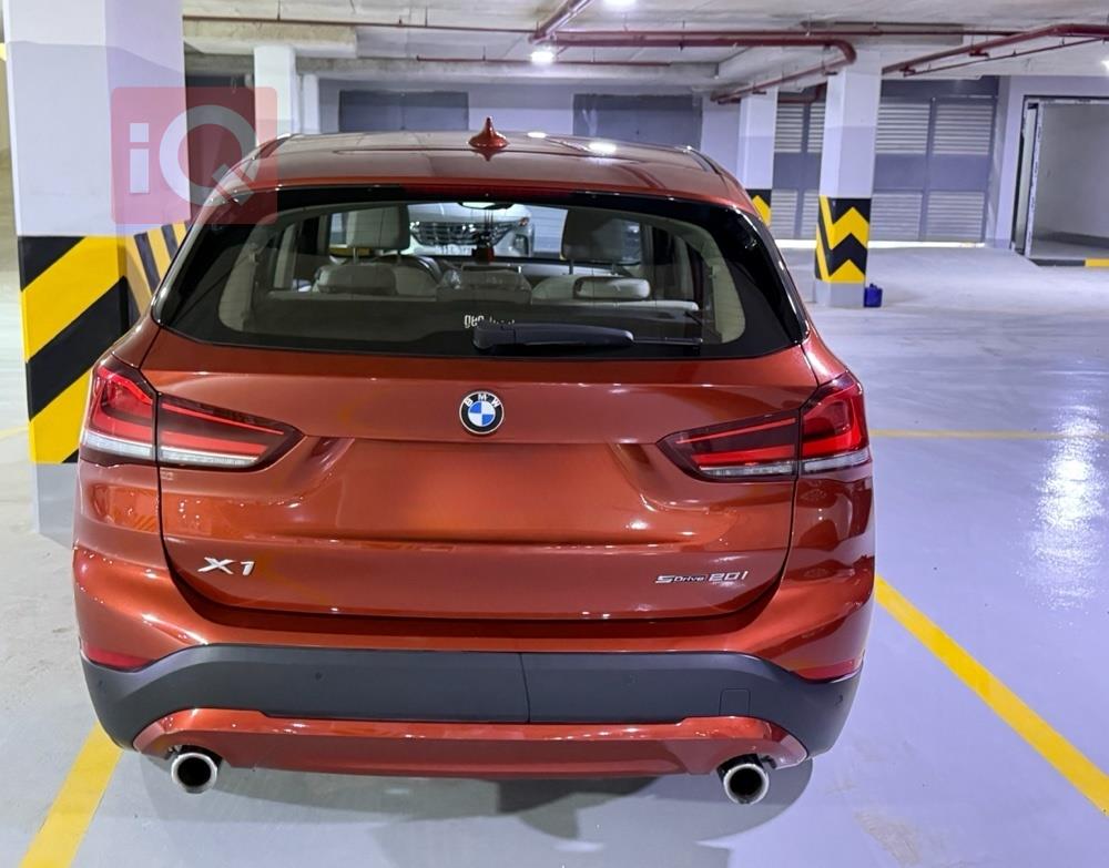 بی ئێم دەبڵیو X1